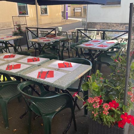 Logis Hotel Restaurant Cazes Arazat Laissac 외부 사진