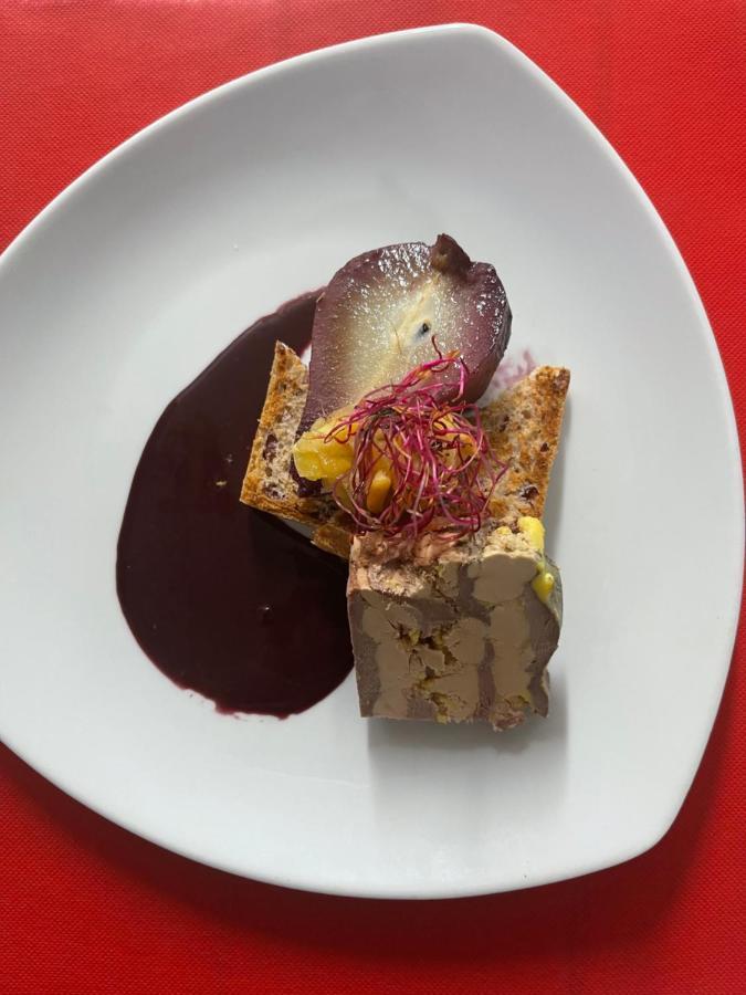 Logis Hotel Restaurant Cazes Arazat Laissac 외부 사진
