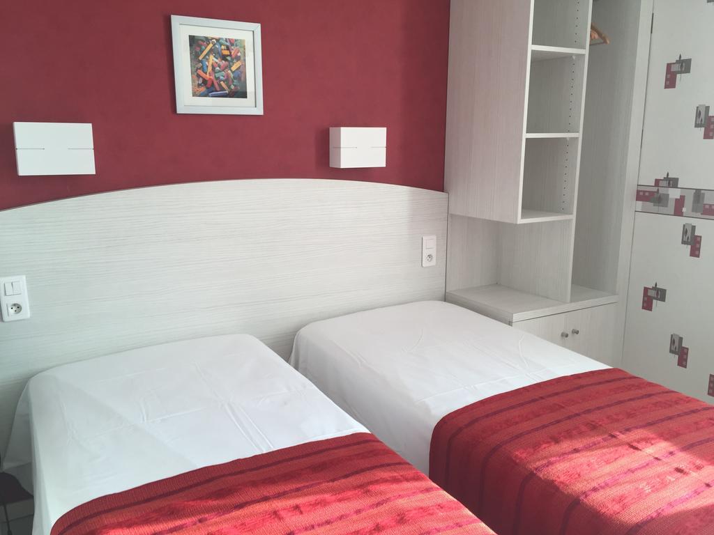 Logis Hotel Restaurant Cazes Arazat Laissac 외부 사진