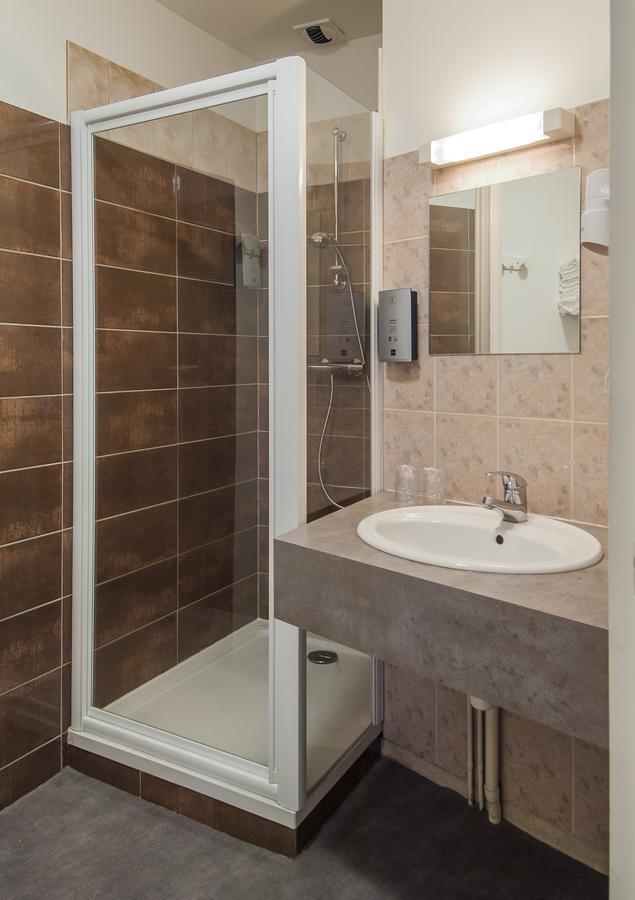 Logis Hotel Restaurant Cazes Arazat Laissac 외부 사진
