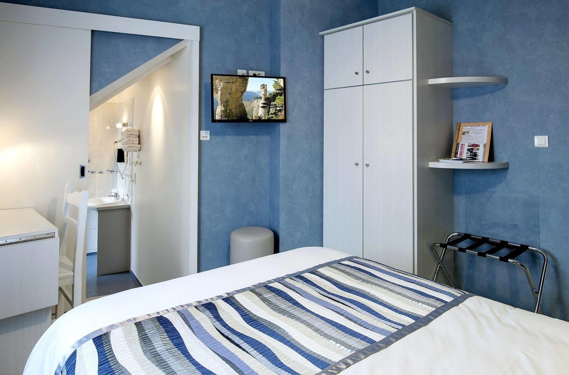 Logis Hotel Restaurant Cazes Arazat Laissac 외부 사진