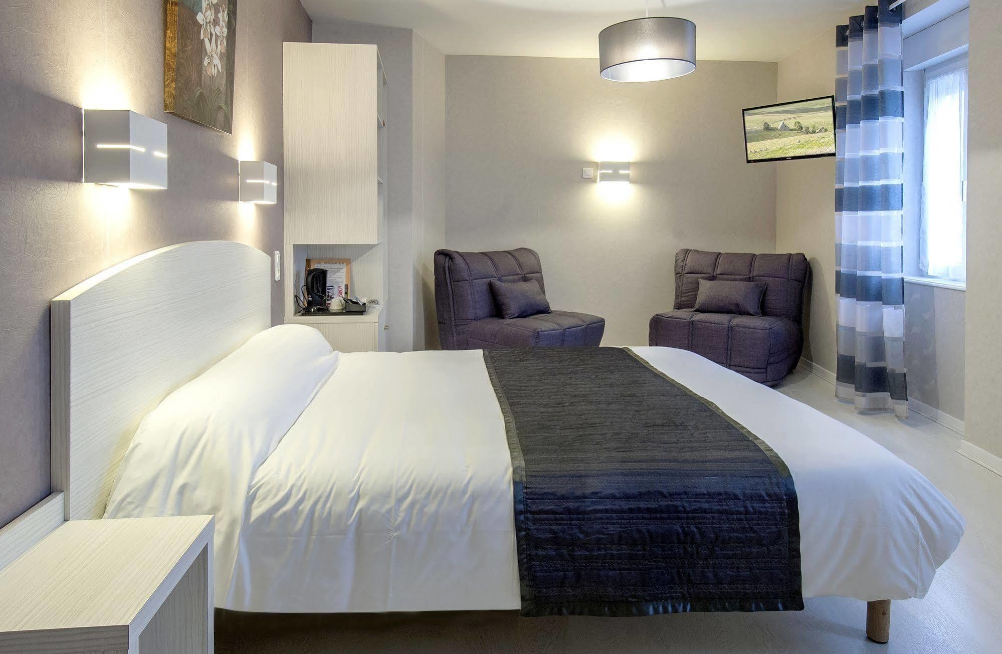 Logis Hotel Restaurant Cazes Arazat Laissac 외부 사진