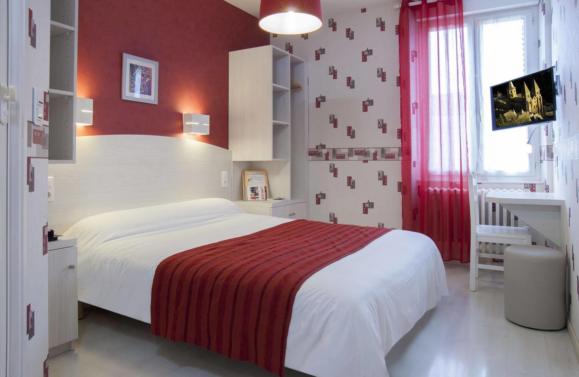 Logis Hotel Restaurant Cazes Arazat Laissac 외부 사진